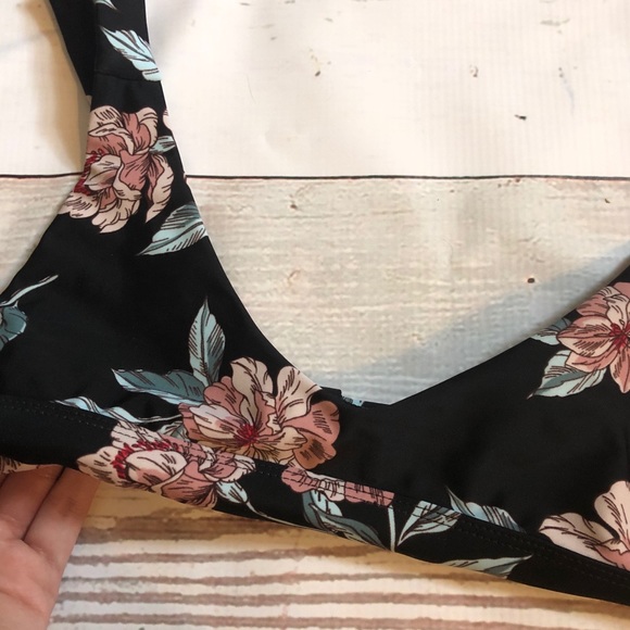 TOBI Tropical Thong Bikini - Picture 2 of 4